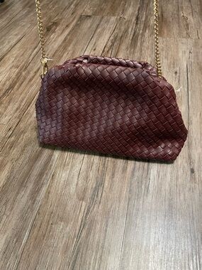 Urban Expressions Woven Crossbody Bag with Gold Chain